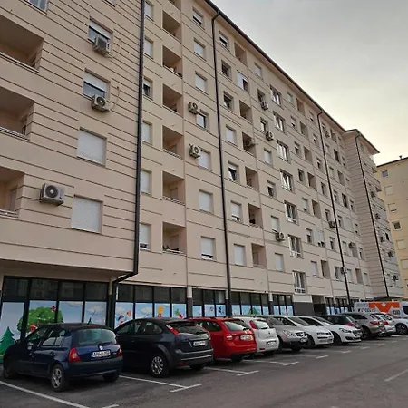 Apartment Petrovic-5 Min By Walk To Center,doboj Park