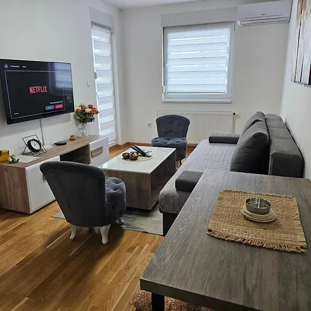 Petrovic-5 Min By Walk To Center,doboj Park * Doboj