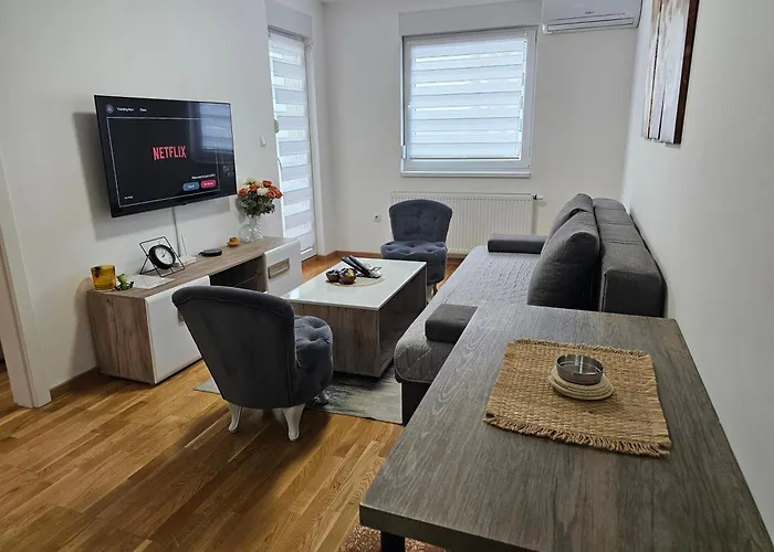 Petrovic-5 Min By Walk To Center,doboj Park * Doboj