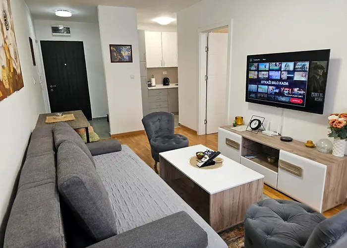 Petrovic-5 Min By Walk To Center,doboj Park Apartman *